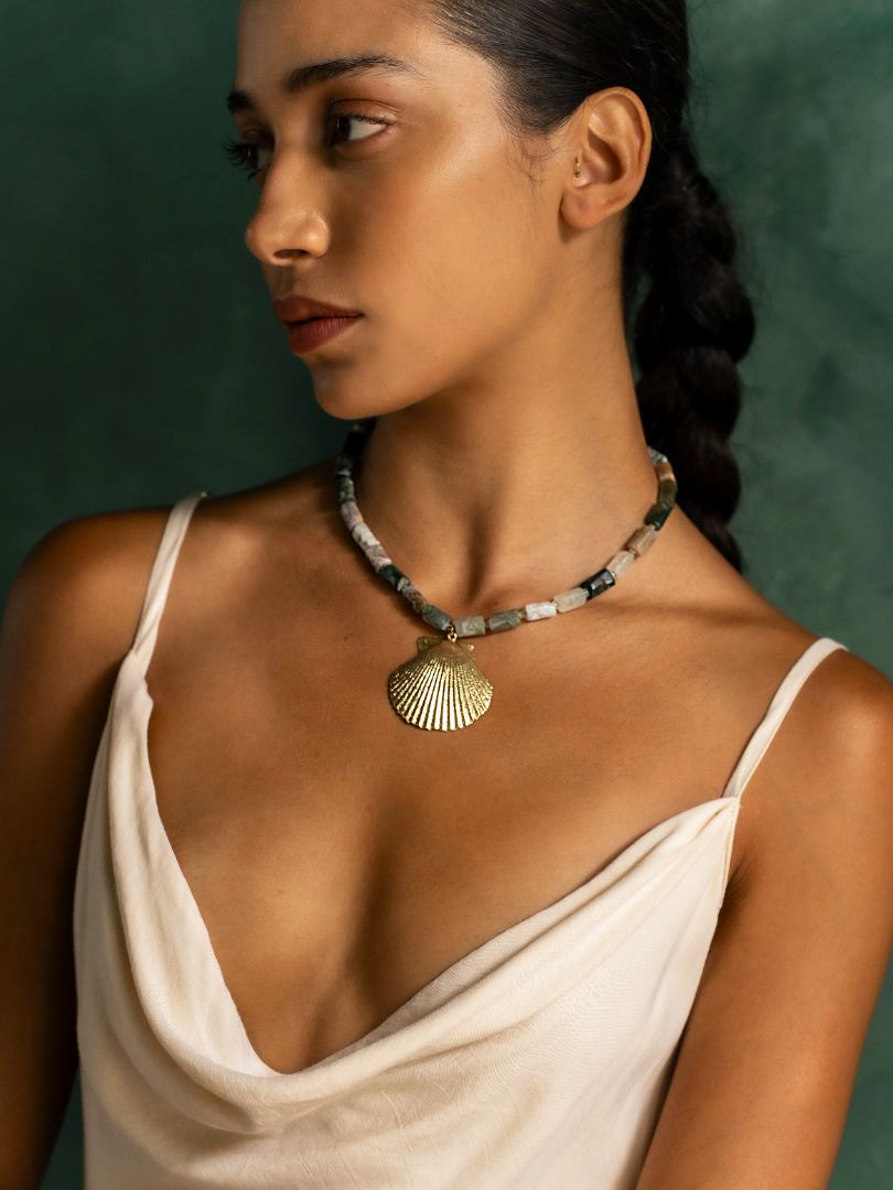 Concha Stone Choker Necklace