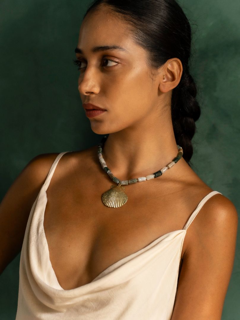 Concha Stone Choker Necklace