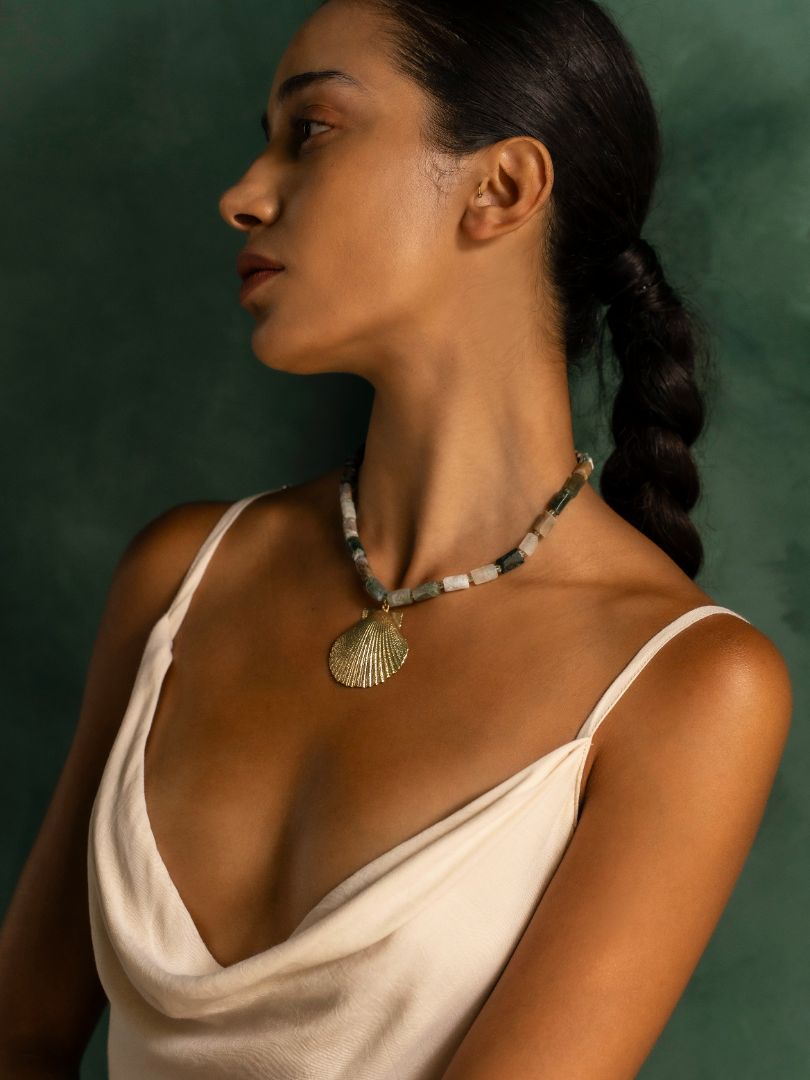 Concha Stone Choker Necklace