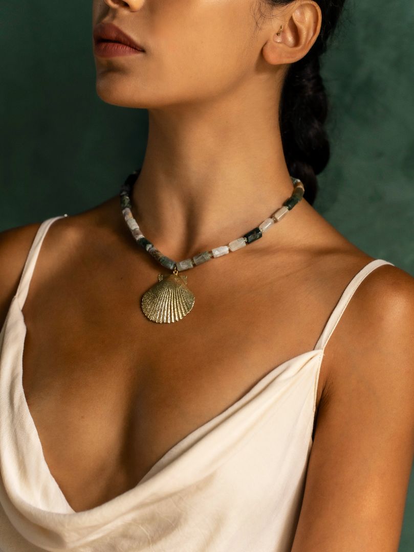 Concha Stone Choker Necklace