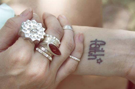 Isi-Midi Ring Giza Pyramid - Erika Peña